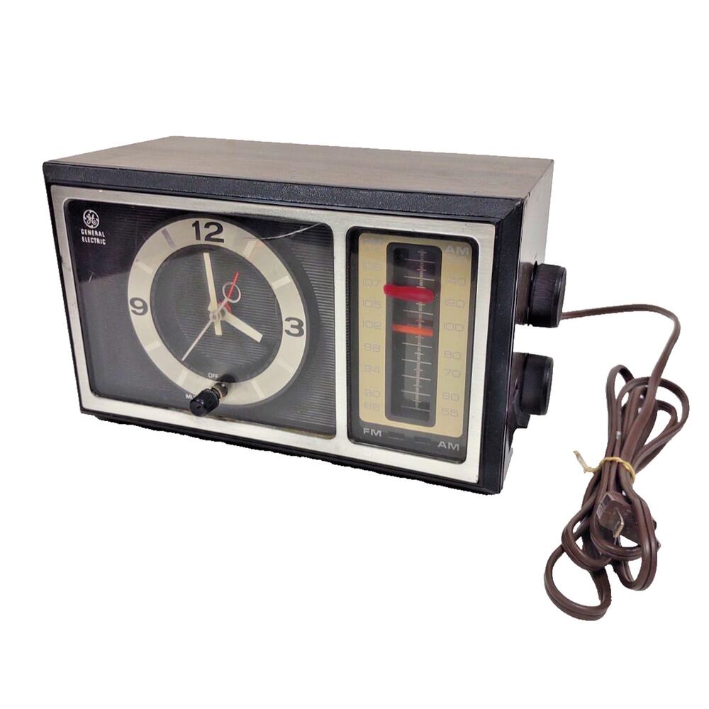 Vintage General Electric Clock Radio Model 7-4501 A - Walnut Grain Tested MCM - Picture 3 of 10